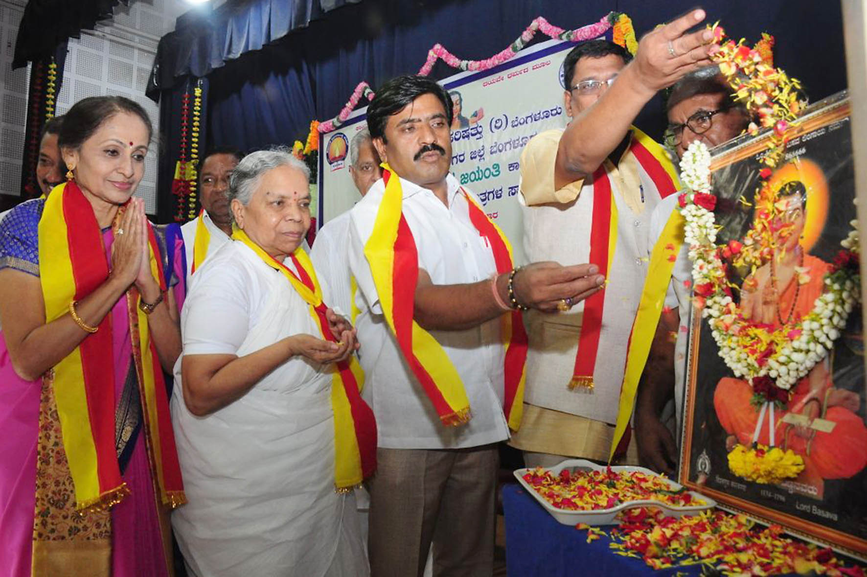 ಬೆಂಗಳೂರು: ಬಸವ ತತ್ವ ಅಳವಡಿಸಿಕೊಳ್ಳಲು ವಿಜಯಲಕ್ಷ್ಮಿ ಬಾಳೇಕುಂದ್ರಿ ಕರೆ